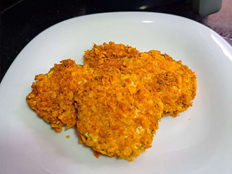 Aprenda uma receita inusitada de Abobrinha Empanada com Doritos na Airfryer de forma rápida e fácil!