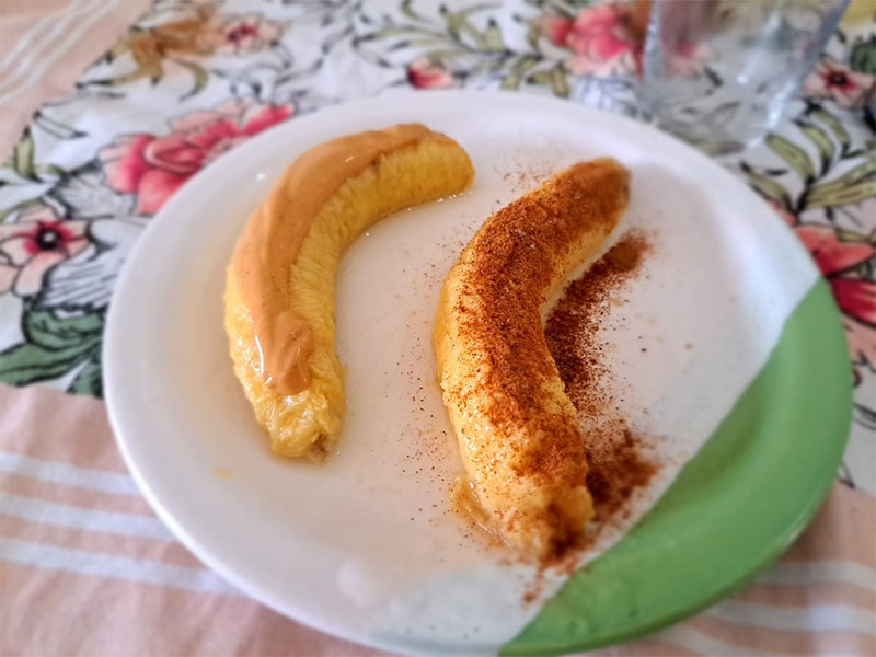 banana assada com canela